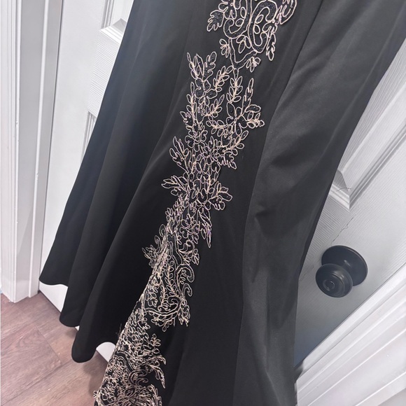 SOLD - Picture 4 of 12